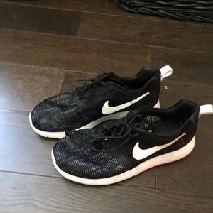 Light weight mesh Nike roshes